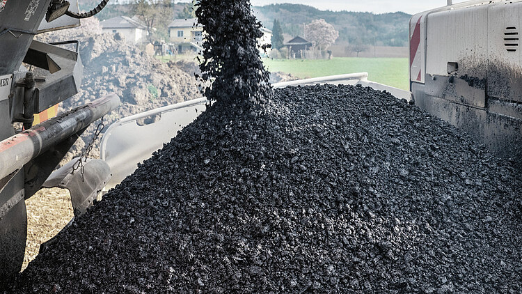 Asphalt auf STRABAG Verkehrswegebau Baustelle