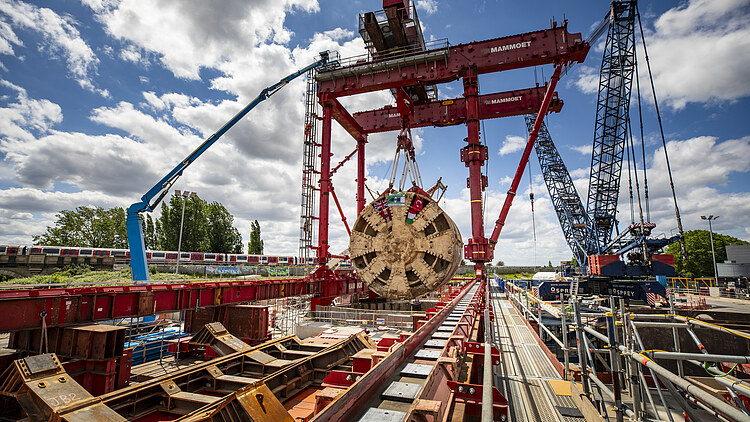 Lowering a tunnel boring machine 