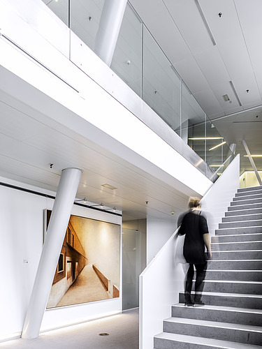 Photo of hallway in STRABAG office in Vienna with paintings on the walls