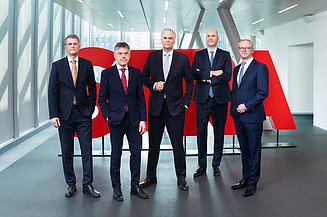 Management Board photo STRABAG SE: from left to right: Siegfried Wanker, Christian Harder, Stefan Kratochwill, Péter Glöckler, Jörg Rösler
